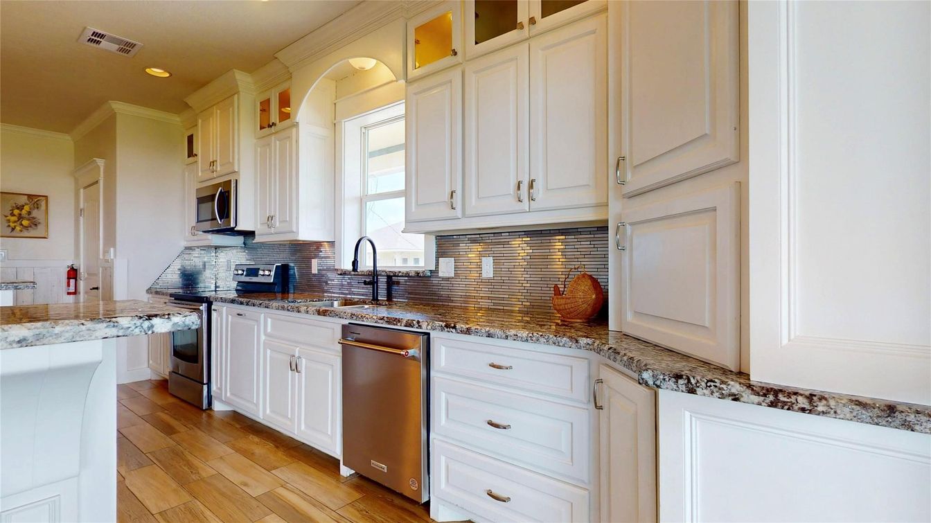 Interior, Kitchen, Recessed Lighting, Wood Texture Flooring