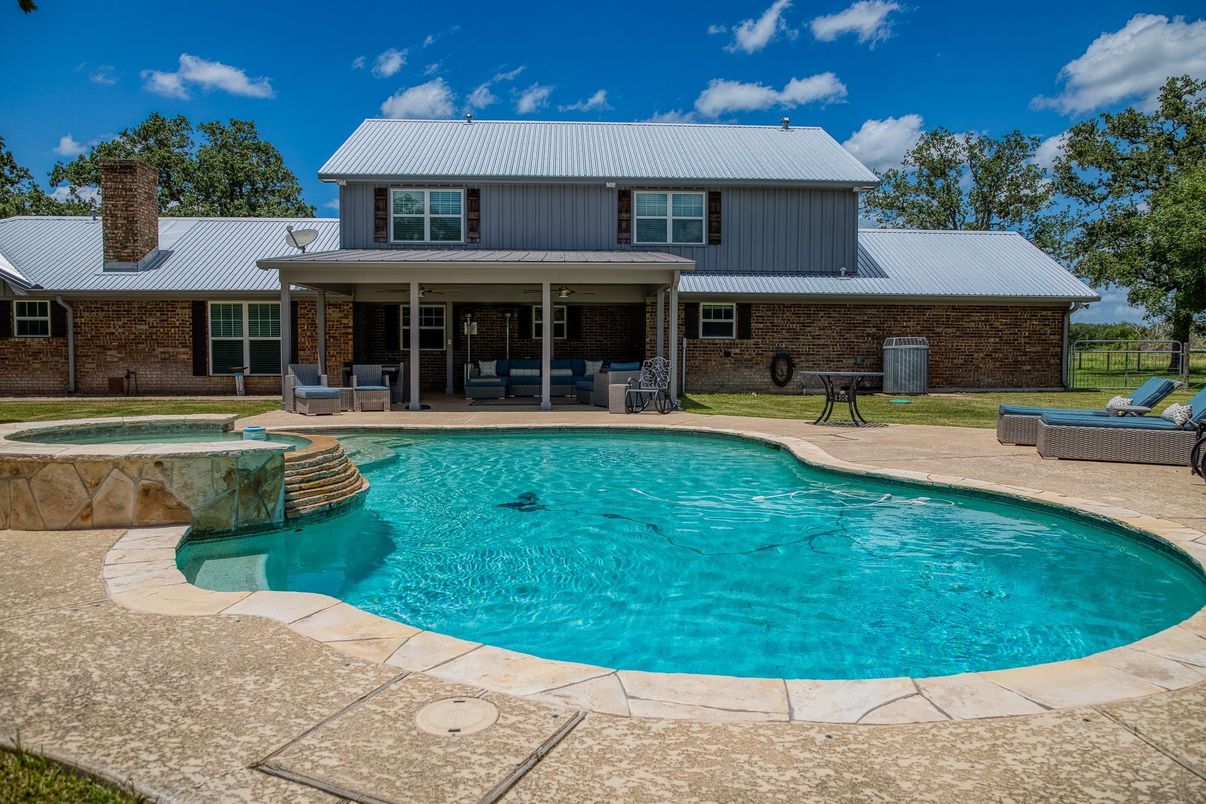 Exterior, Pool
