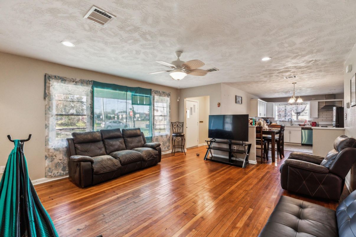 Dining room, Interior, Kitchen, Living room, Pendant Lights, Recessed Lighting, Wood Texture Flooring