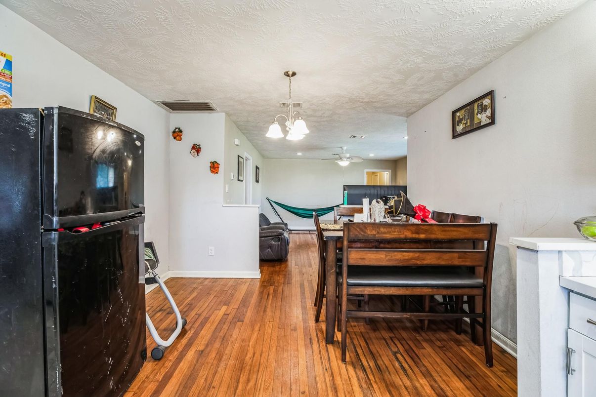 Dining room, Interior, Kitchen, Pendant Lights, Piano, Wood Texture Flooring