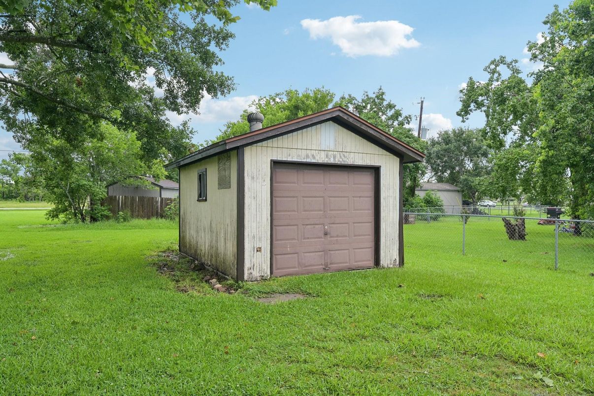 Backyard, Detached Garage, Exterior