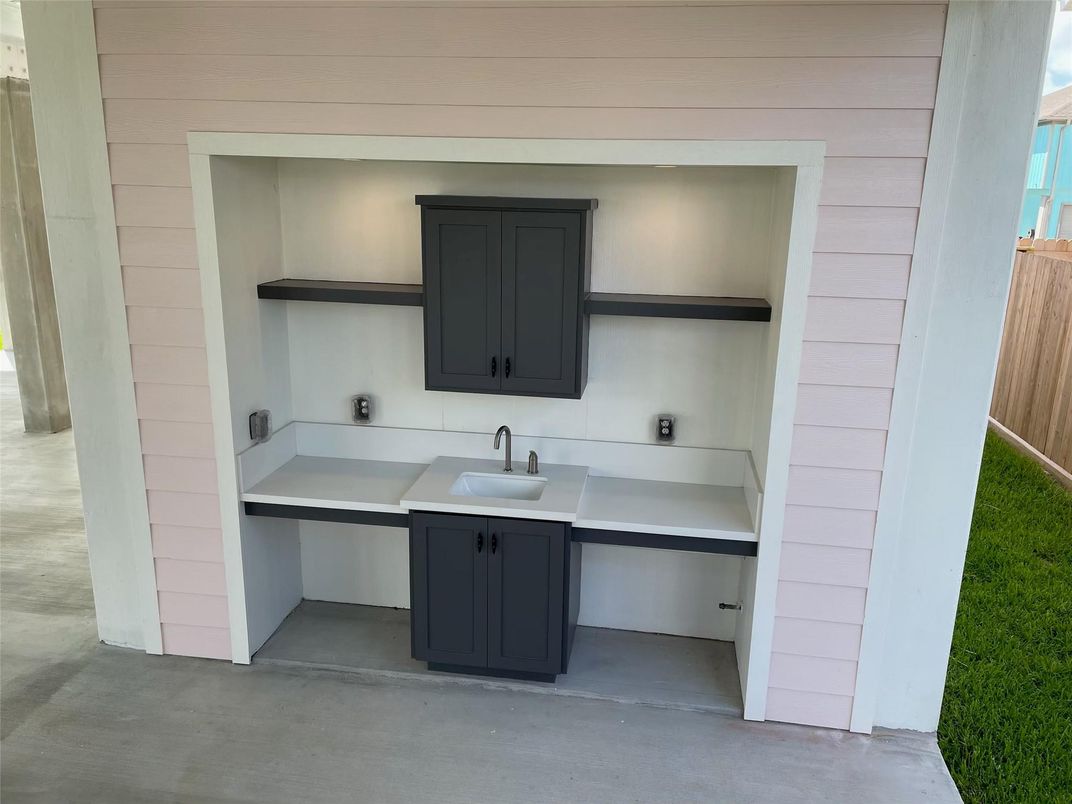 Bathroom, Exterior
