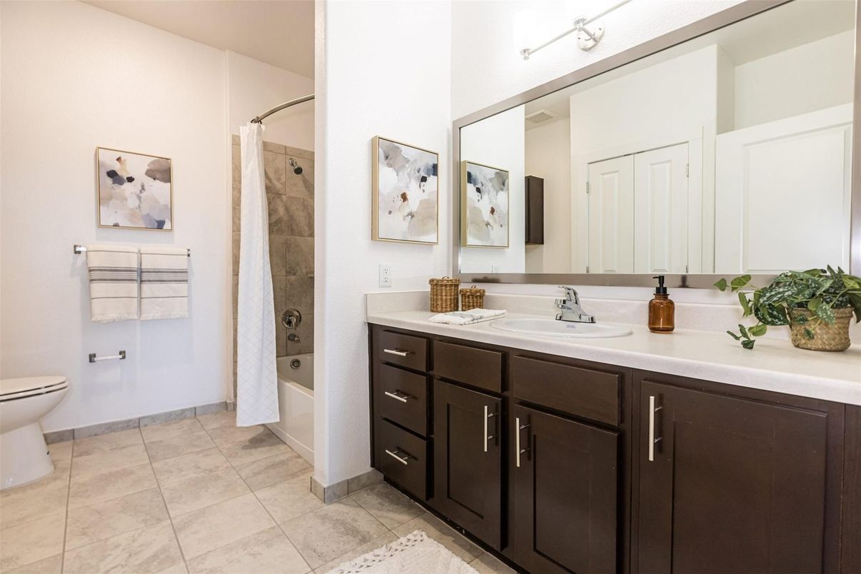 Bathroom, Dual Sink Vanities, Interior