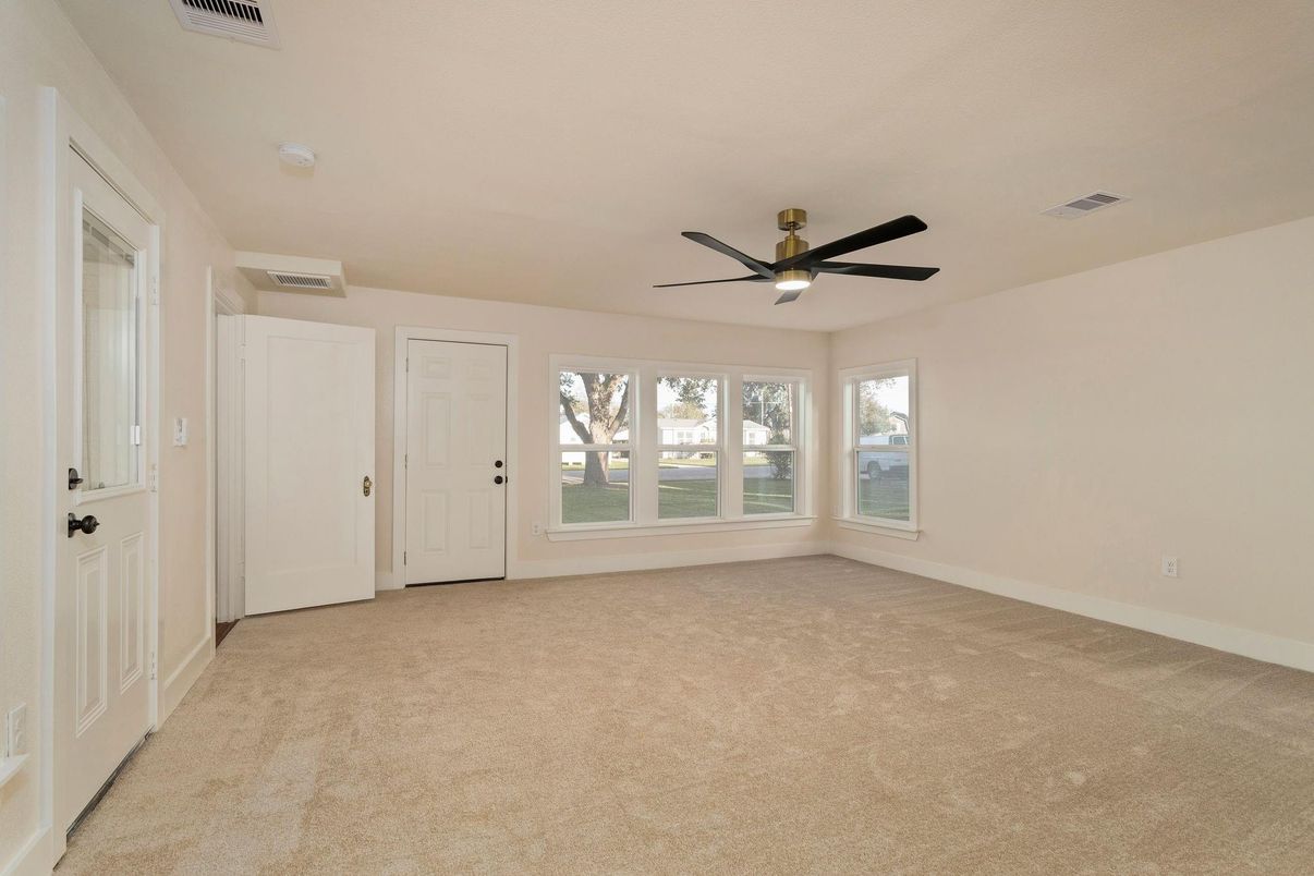 Empty room, Interior