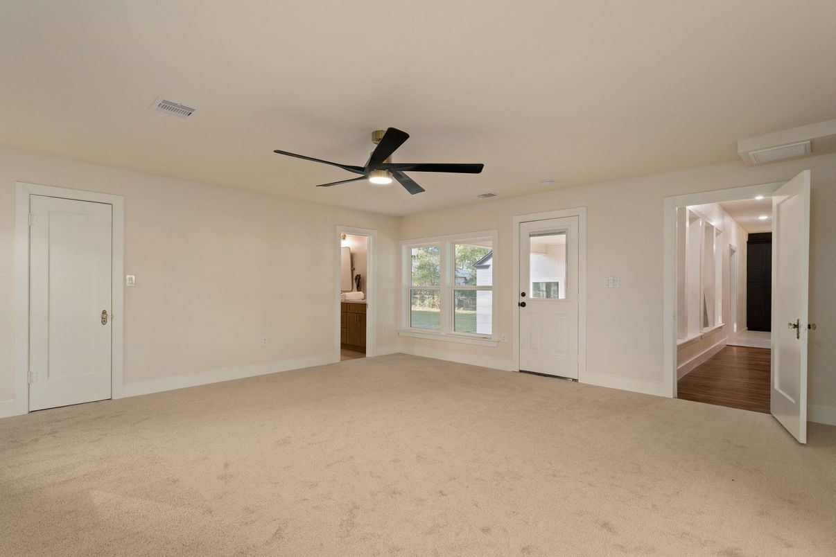 Empty room, Interior, Recessed Lighting