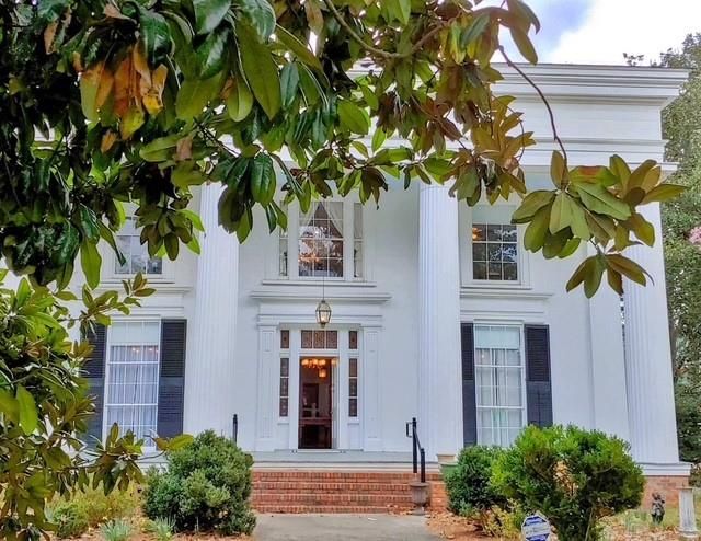 Exterior, Facade, Georgian