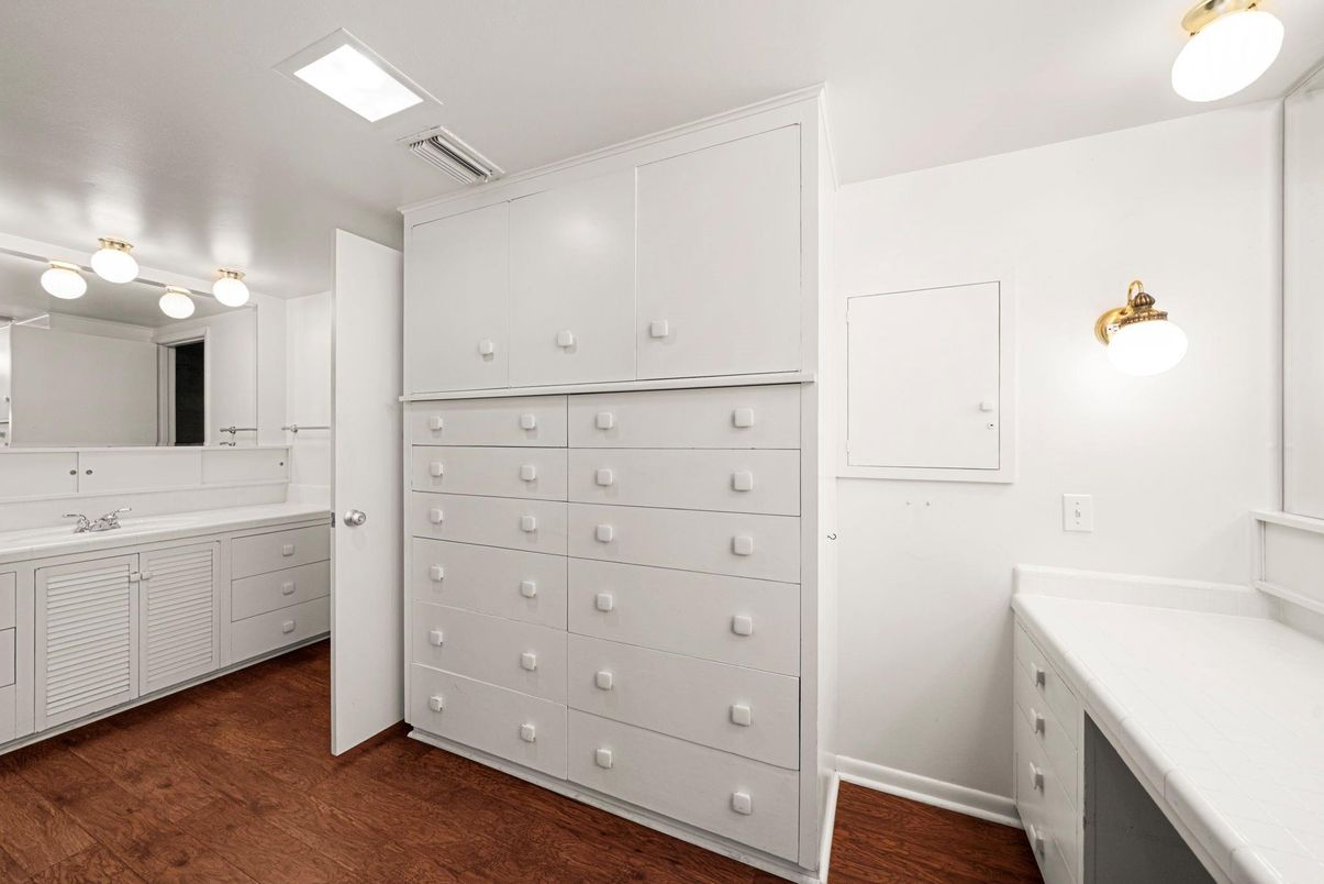 Bathroom, Dual Sink Vanities, Interior, Wood Texture Flooring