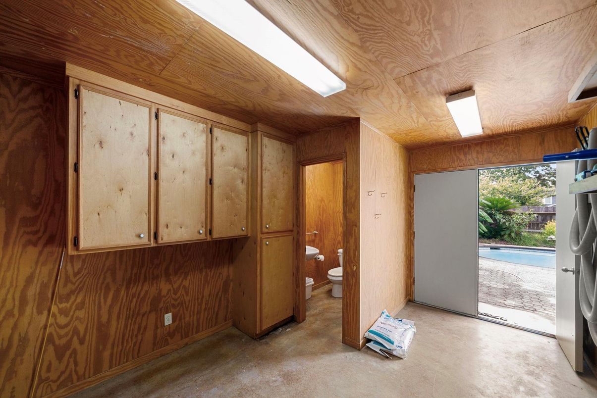 Empty room, Interior, Wooden Ceilings, Wooden Walls