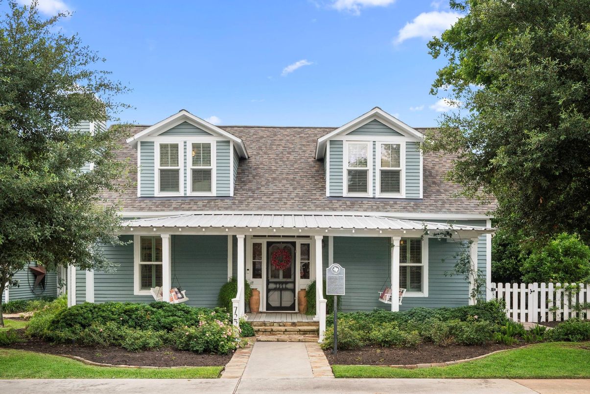 Exterior, Facade, Queen Anne Victorian