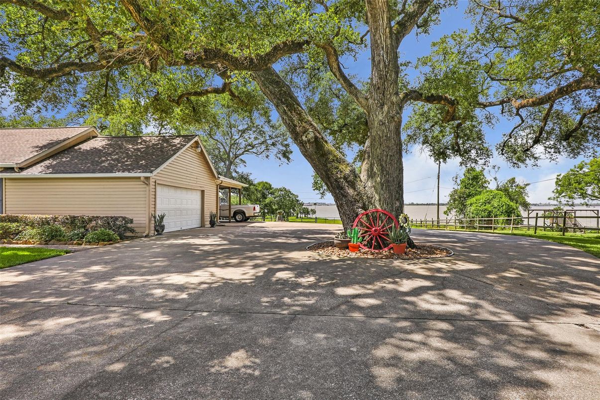 Detached Garage, Exterior, Playground