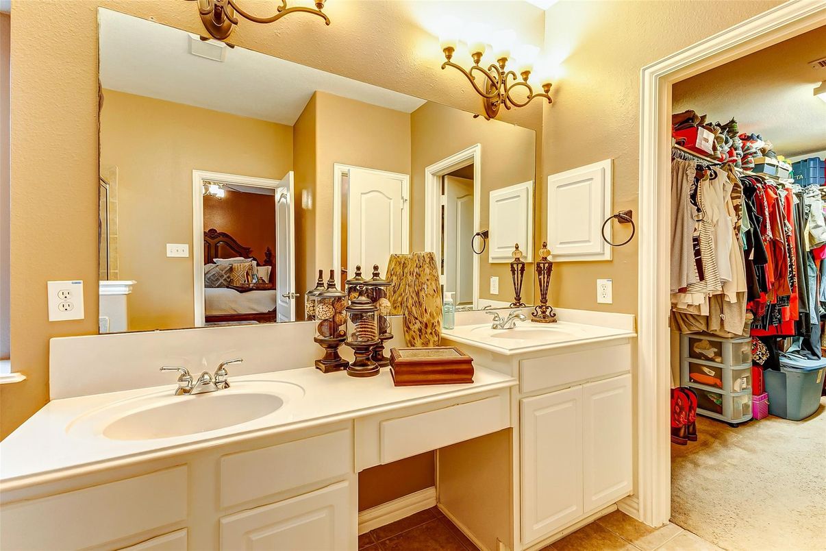 Bathroom, Dual Sink Vanities, Interior, Walk-in Closets