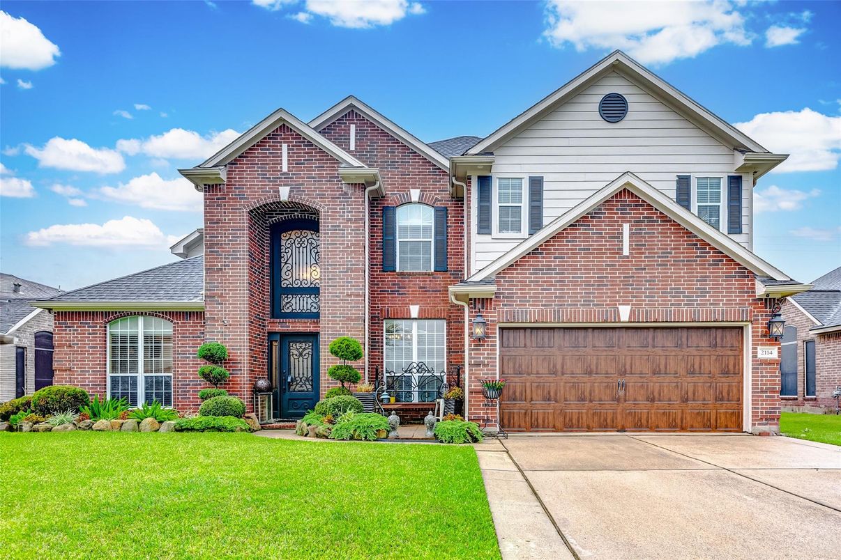 Attached, Exterior, Facade, Brick Facade, Brick Traditional