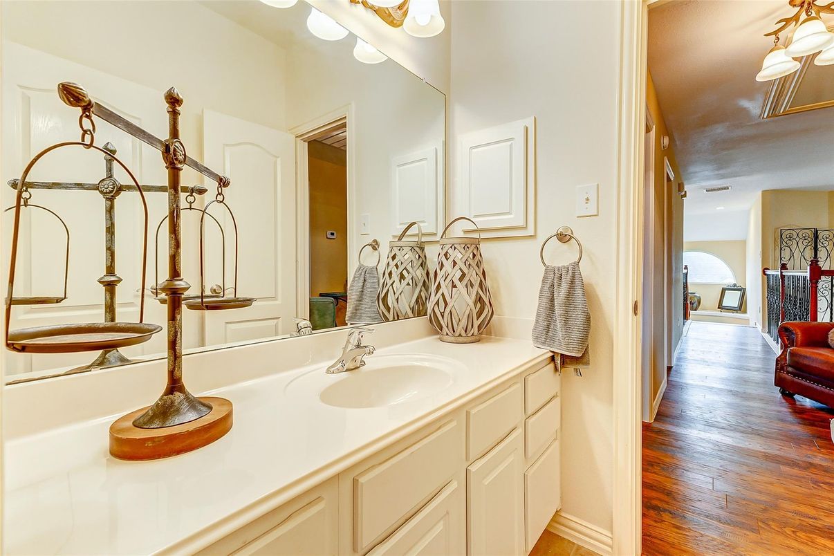 Bathroom, Dual Sink Vanities, Interior, Wood Texture Flooring