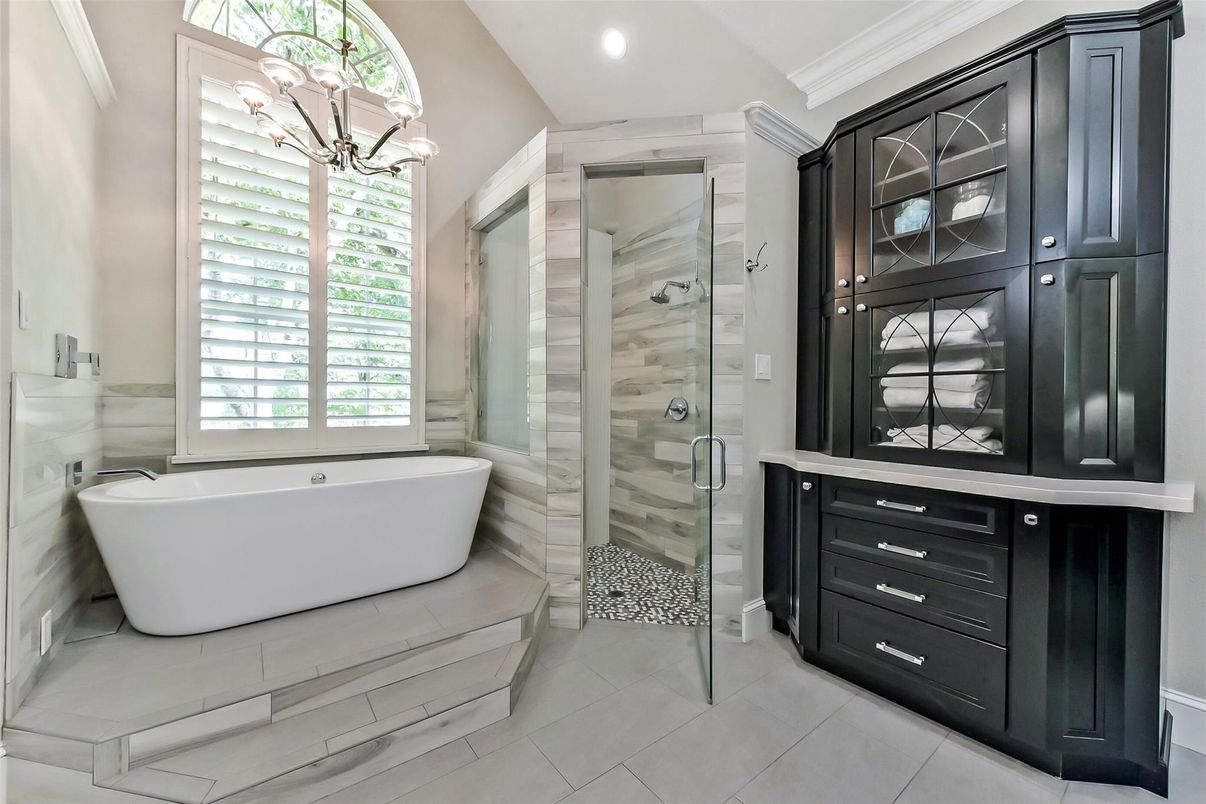 Bathroom, Free Standing Baths, Glass Shower, Interior, Recessed Lighting
