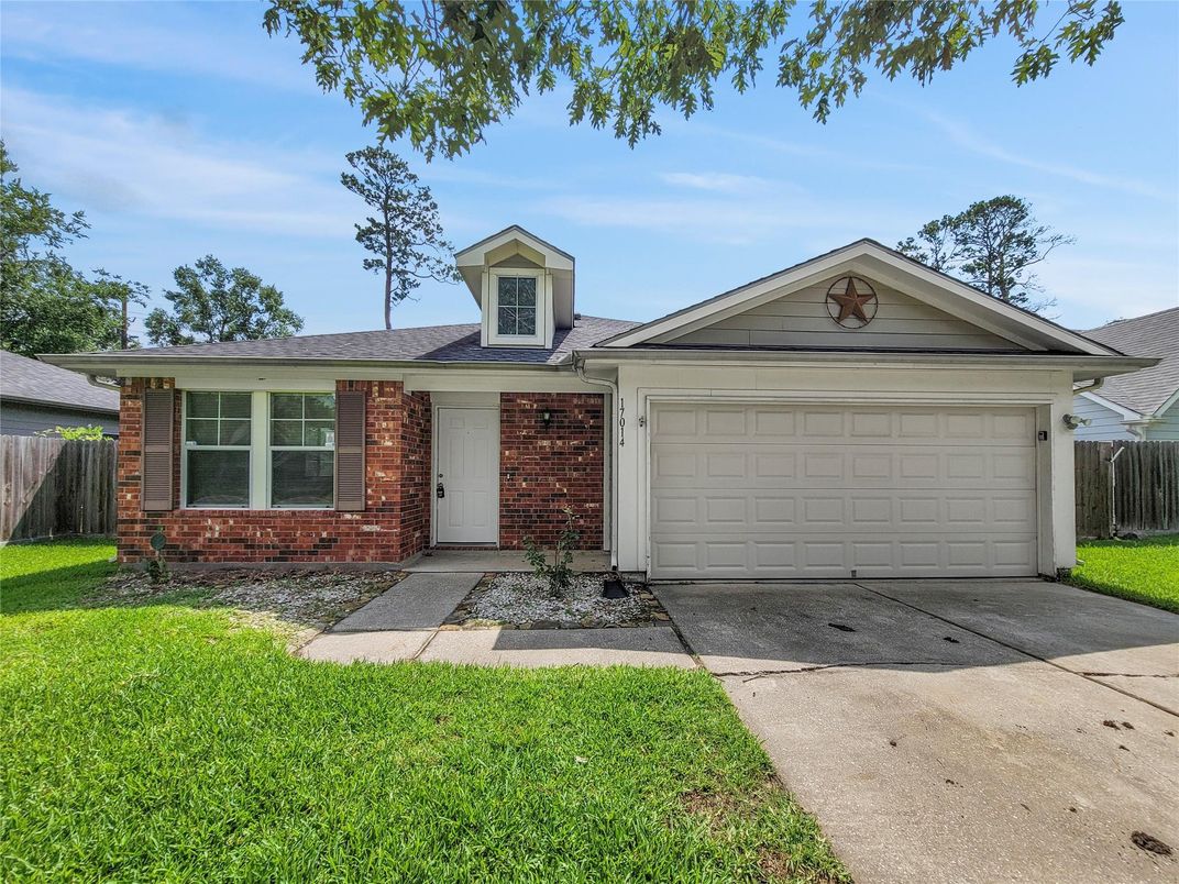 Attached, Exterior, Facade, Brick Facade, Ranch