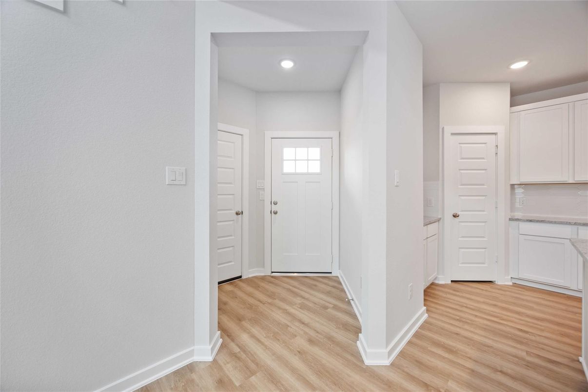 Interior, Recessed Lighting, Wood Texture Flooring