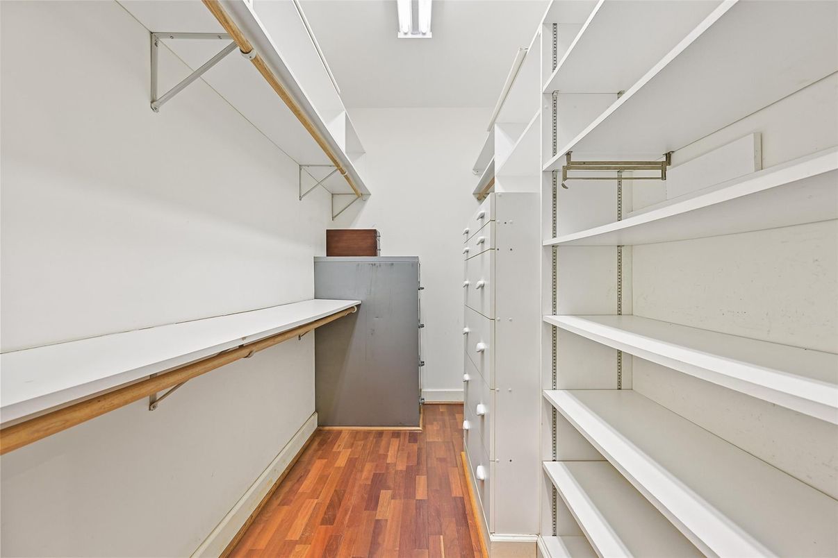 Interior, Walk-in Closets, Wood Texture Flooring