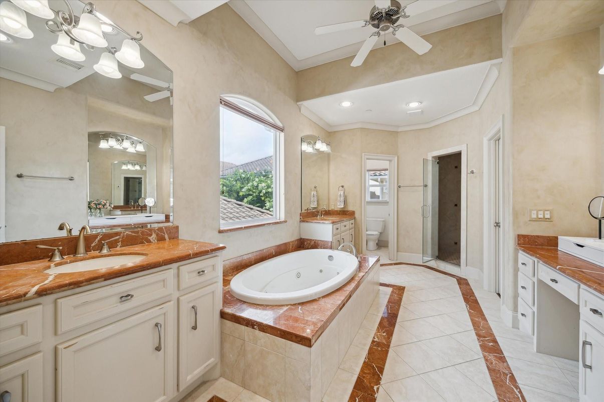 Bathroom, Dual Sink Vanities, Interior, Recessed Lighting