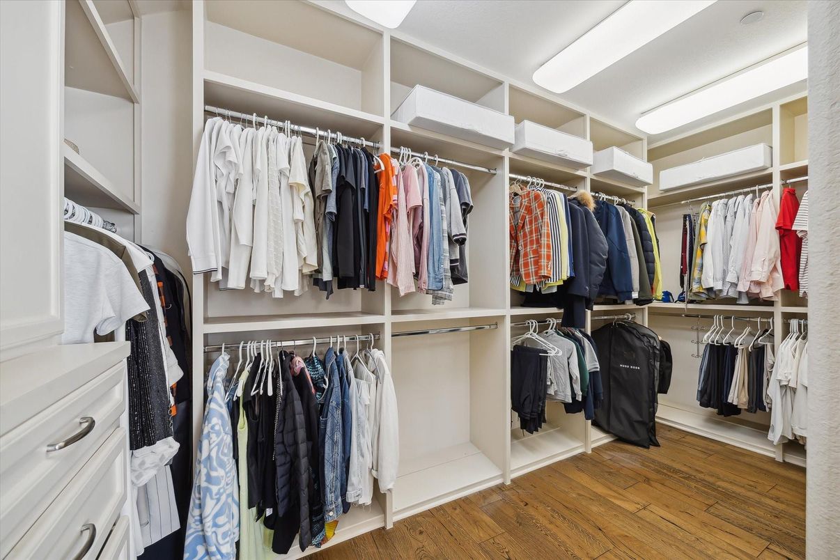 Interior, Walk-in Closets, Wood Texture Flooring
