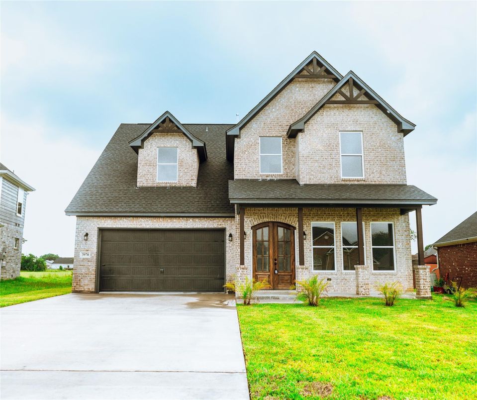 Attached, Exterior, Facade, Brick Traditional