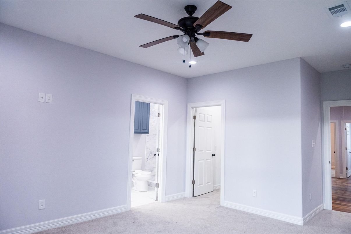 Bathroom, Empty room, Interior, Recessed Lighting