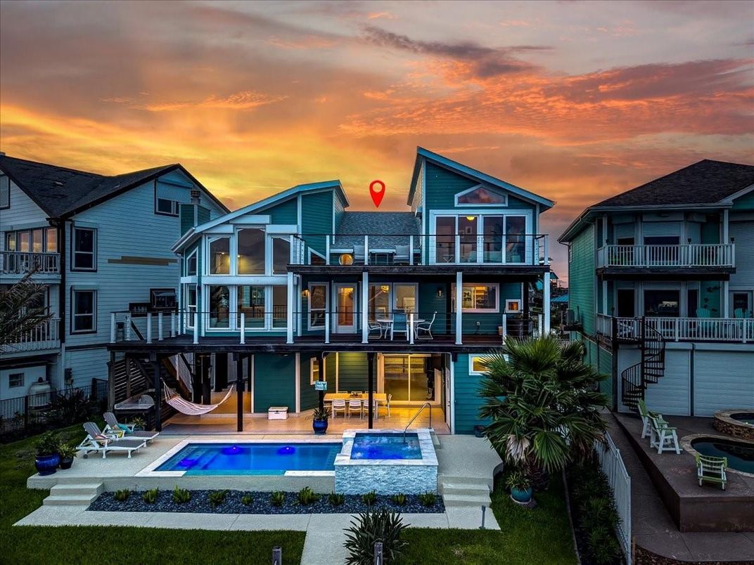 Exterior, Pool