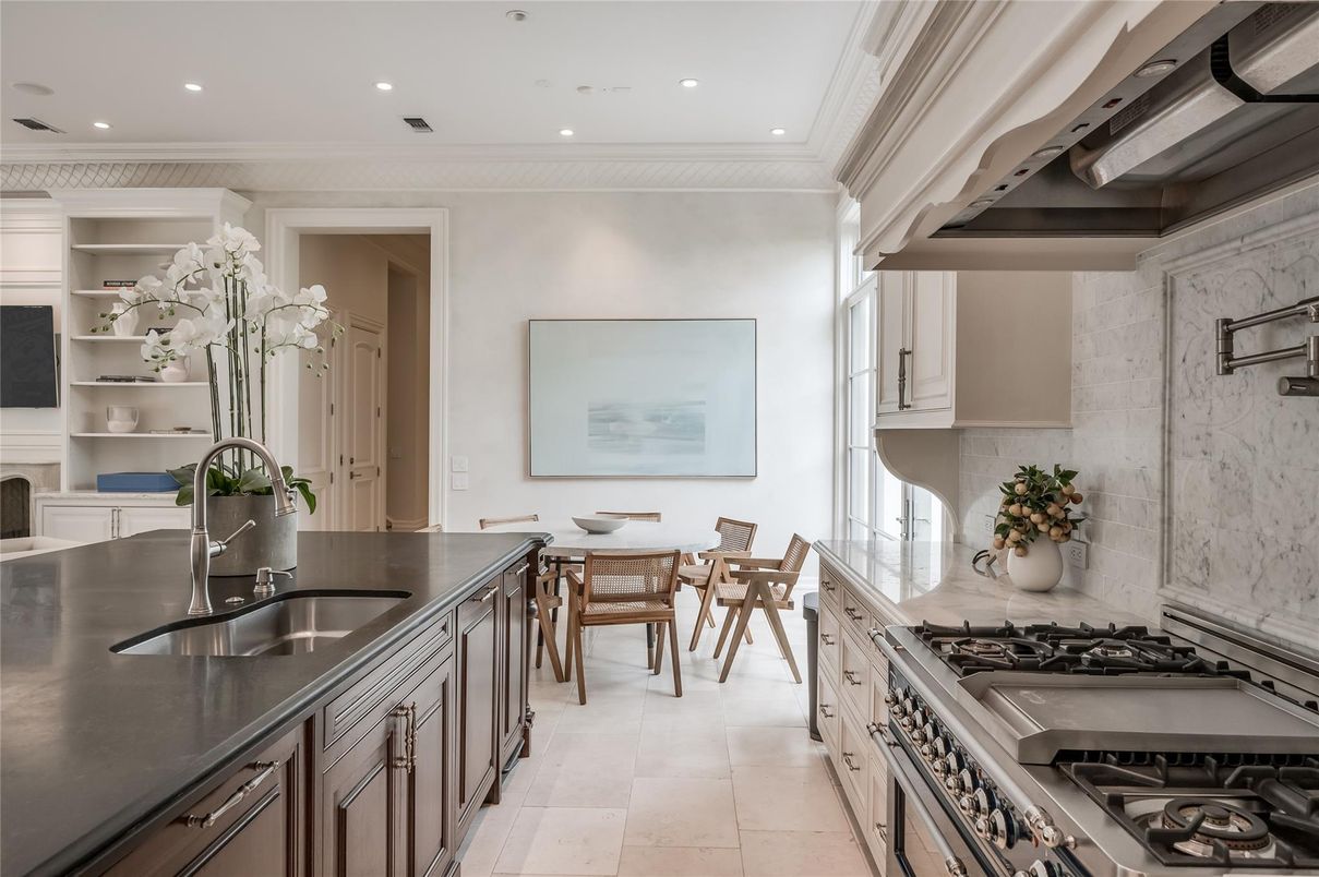 Dining room, Interior, Kitchen, Recessed Lighting, Stainless Steel Appliances
