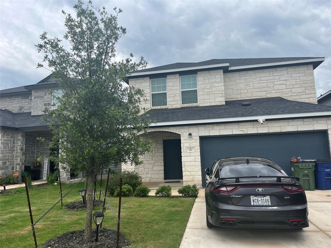 Attached, Exterior, Facade, American Foursquare