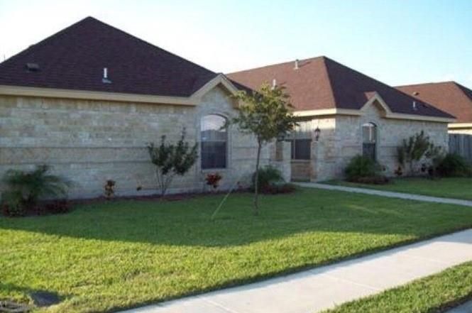 Backyard, Exterior, Facade, Ranch