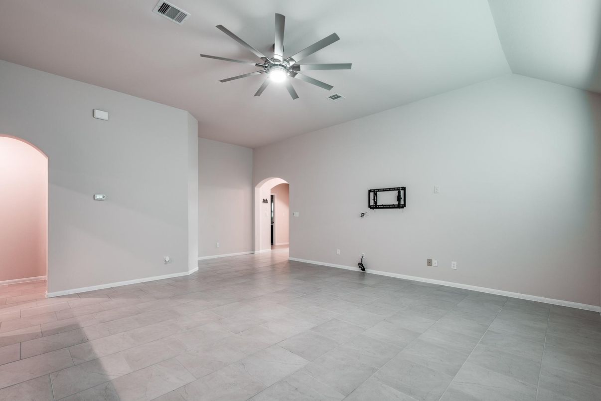 Empty room, Interior