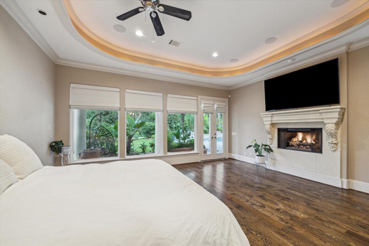 Bedroom, Fireplace, Interior, Recessed Lighting, Wood Texture Flooring