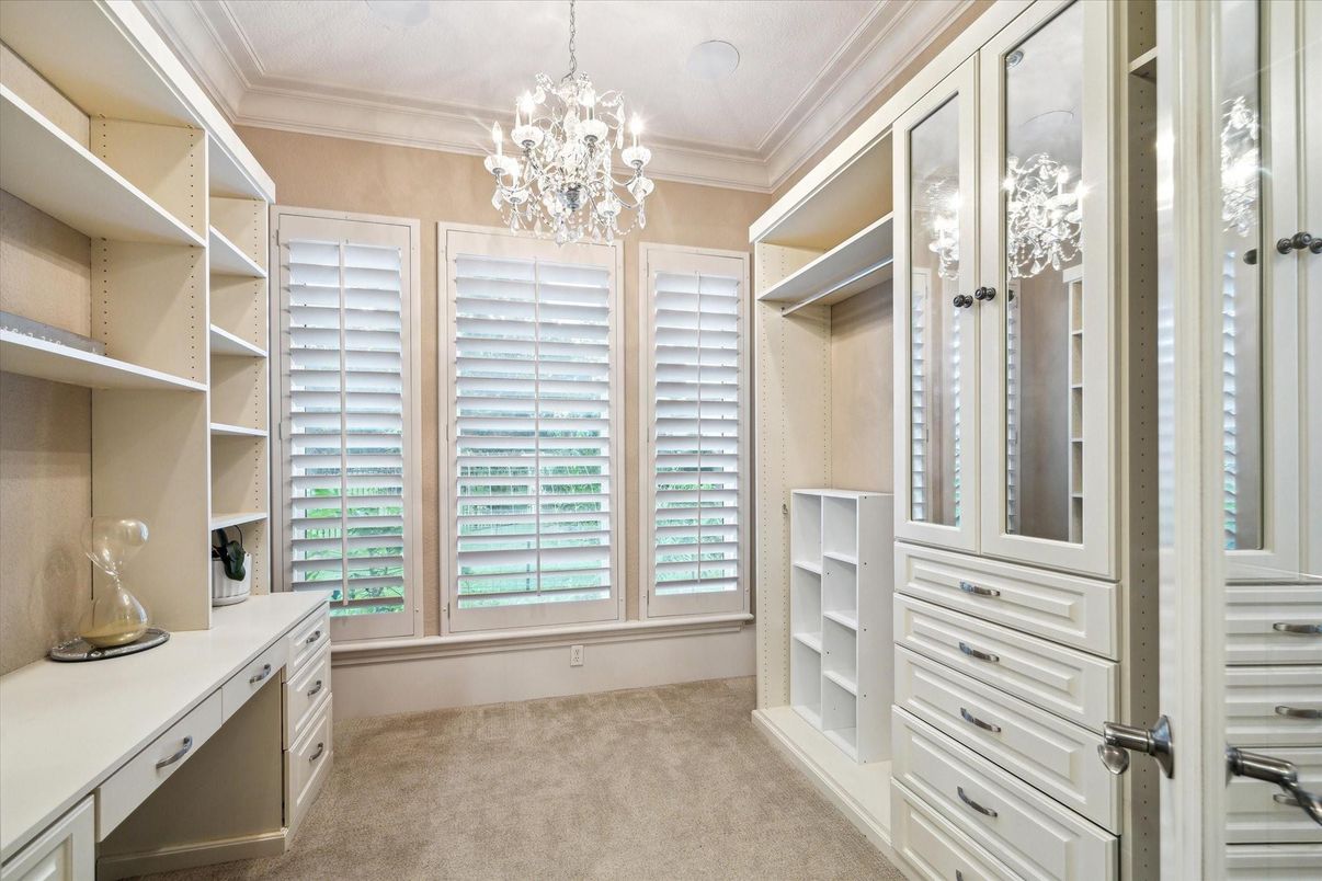 Chandelier, Interior, Walk-in Closets