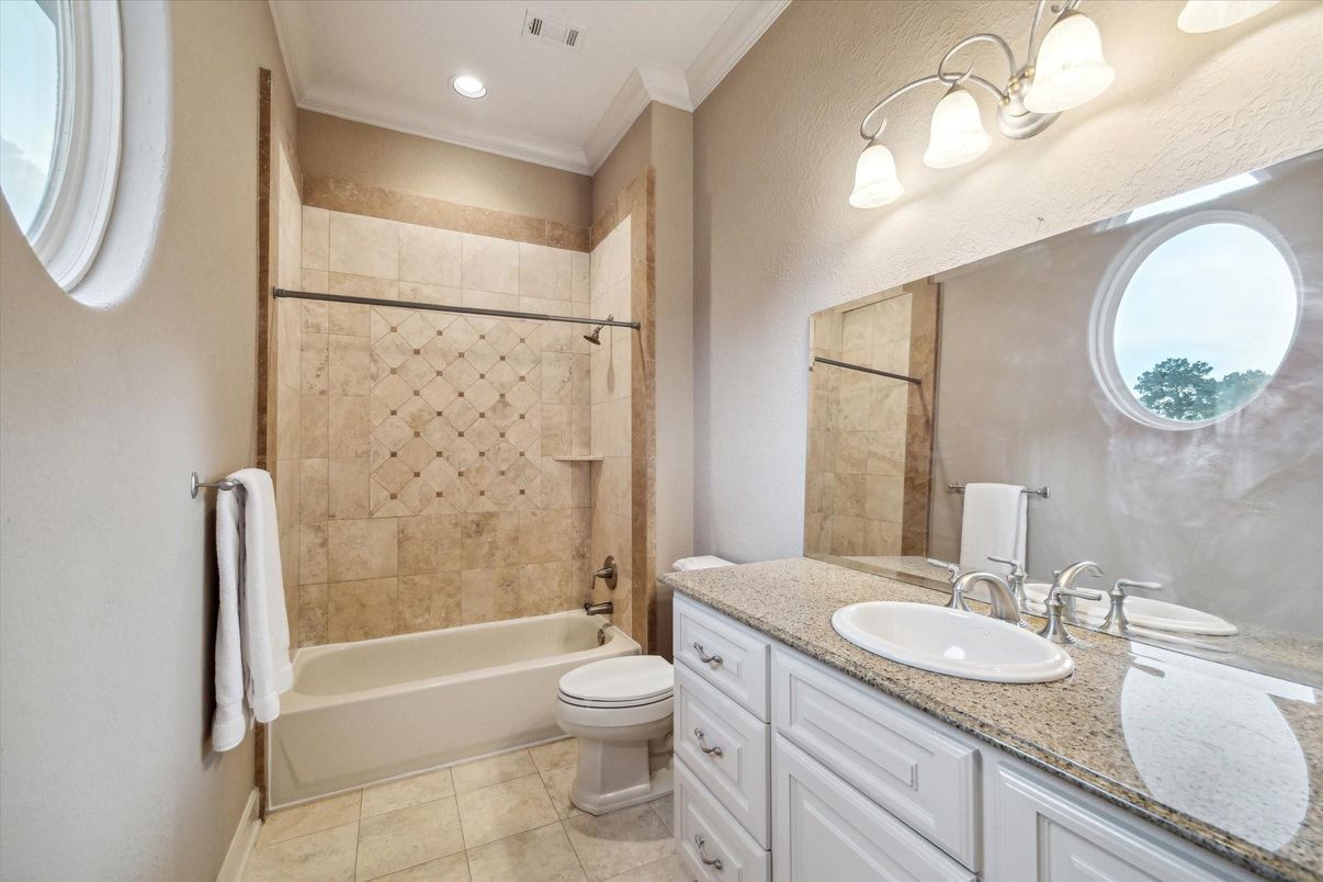 Bathroom, Dual Sink Vanities, Interior, Recessed Lighting