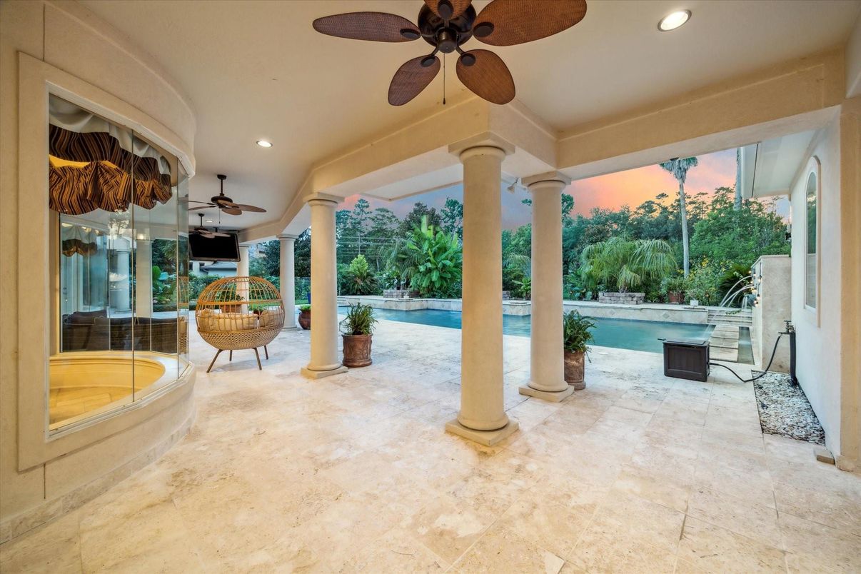 Exterior, Pool, Recessed Lighting