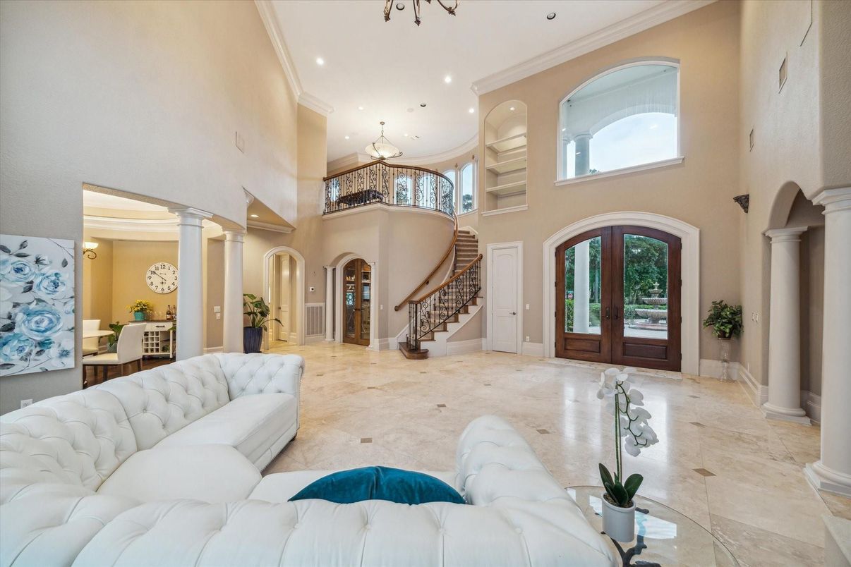 Interior, Living room, Pendant Lights, Recessed Lighting