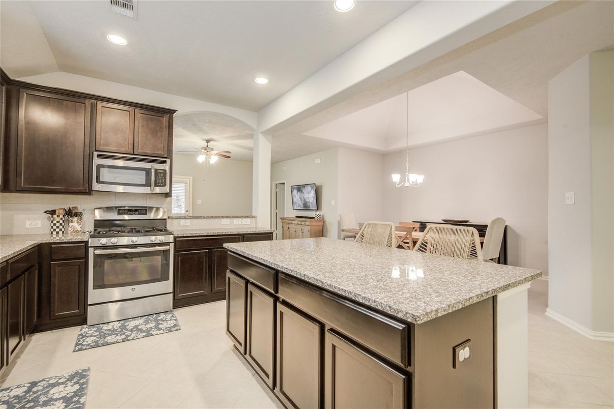 Chandelier, Dining room, Interior, Kitchen, Pendant Lights, Recessed Lighting, Stainless Steel Appliances