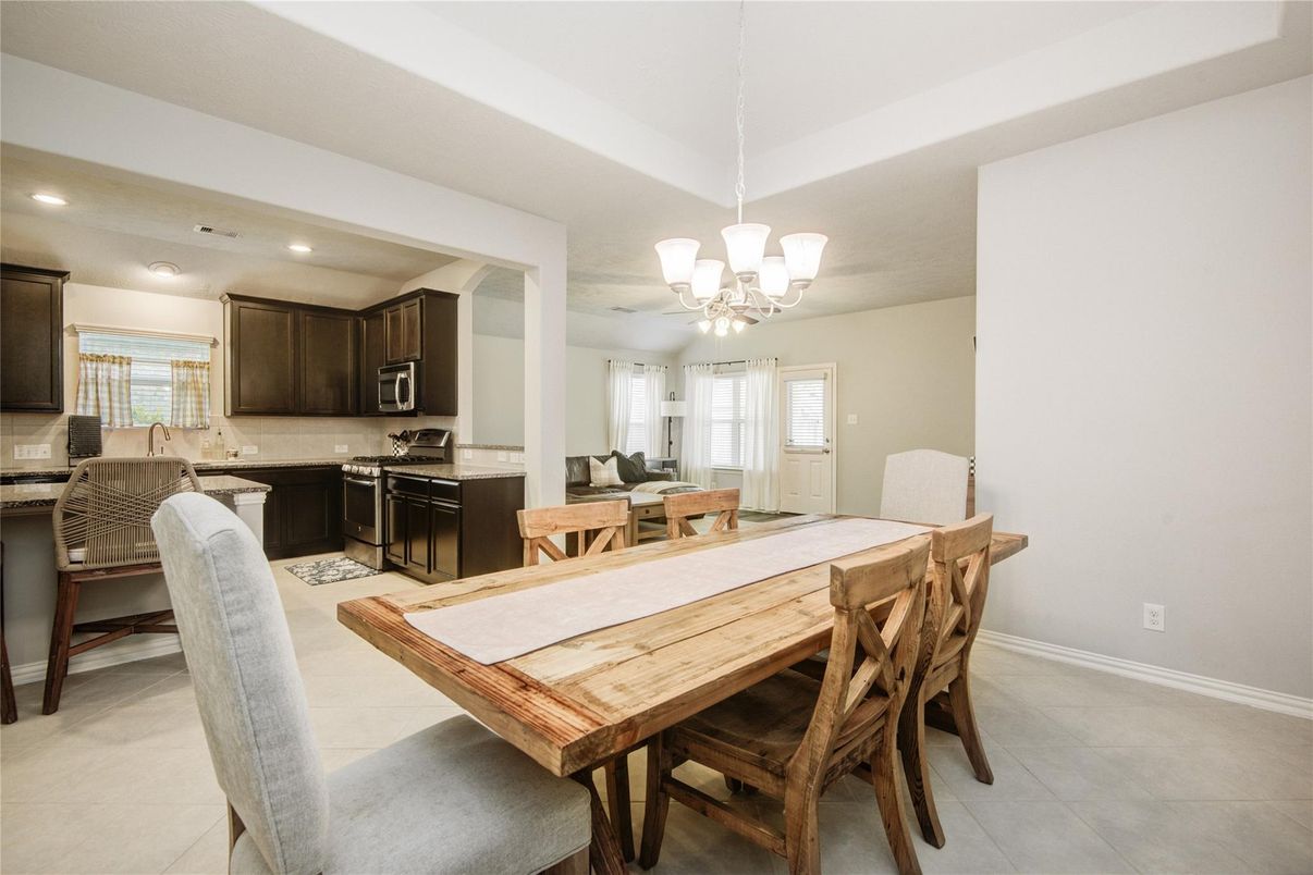 Chandelier, Dining room, Interior, Kitchen, Recessed Lighting, Stainless Steel Appliances