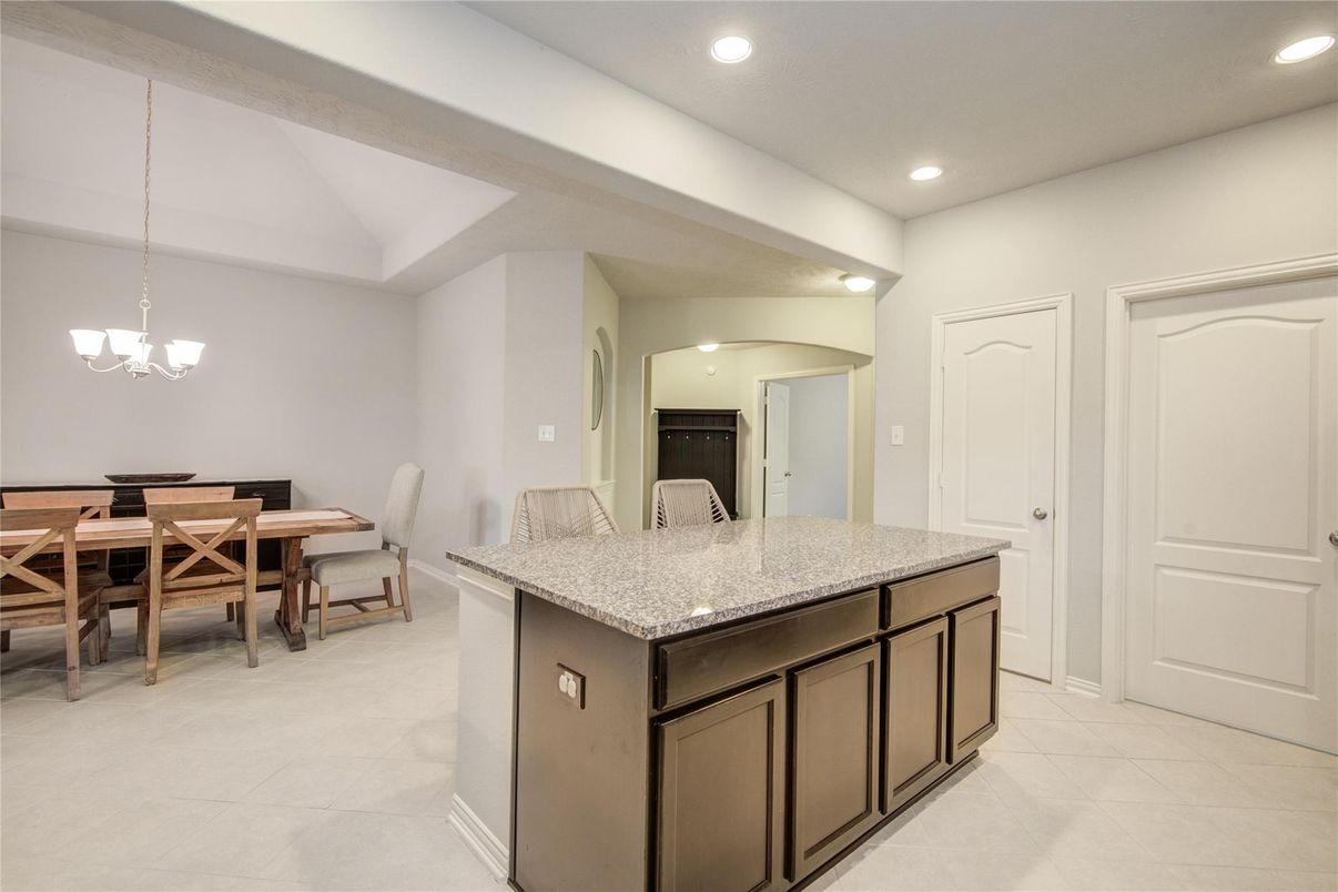 Dining room, Interior, Pendant Lights, Recessed Lighting