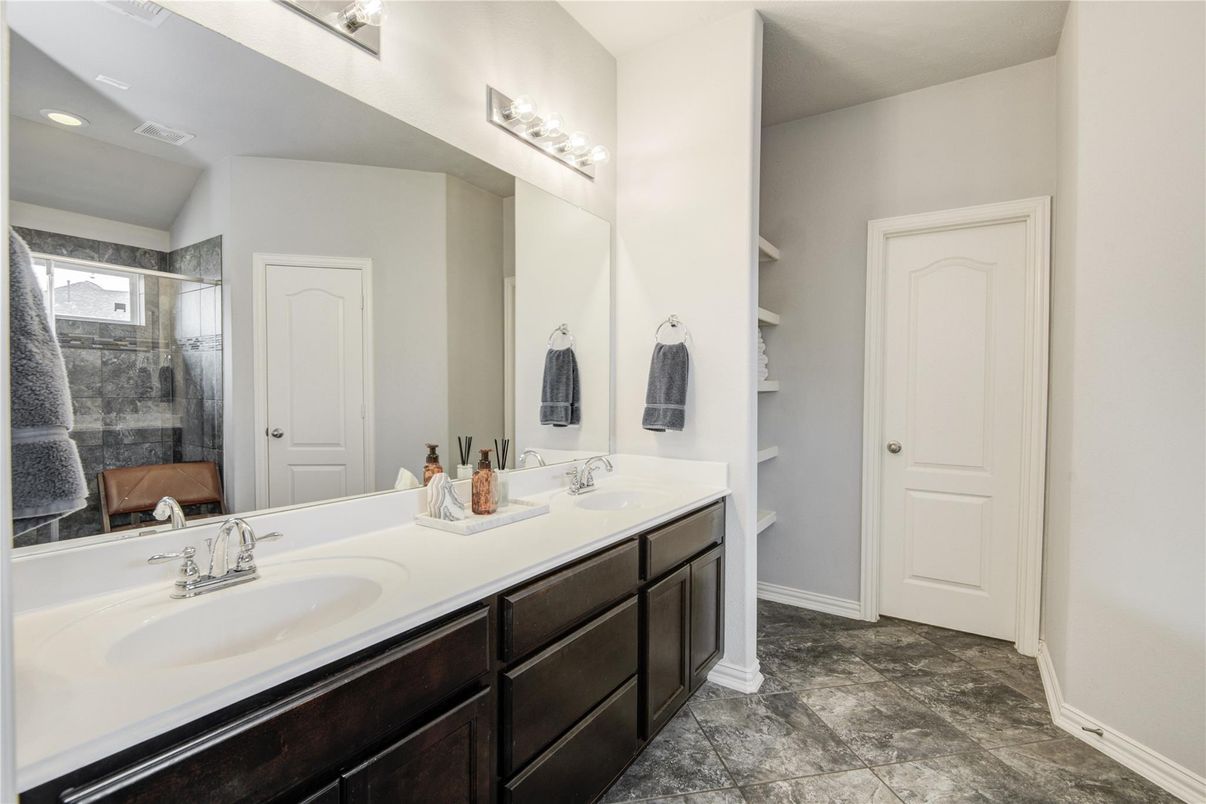 Bathroom, Dual Sink Vanities, Interior, Recessed Lighting