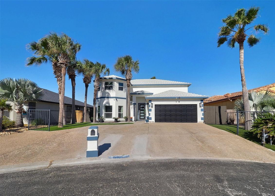 Attached, Exterior, Facade, Spanish Mediterranean
