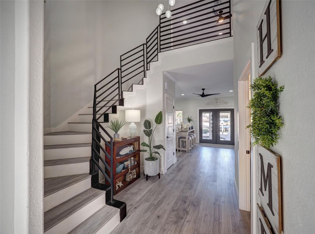 Interior, Recessed Lighting, Wood Texture Flooring