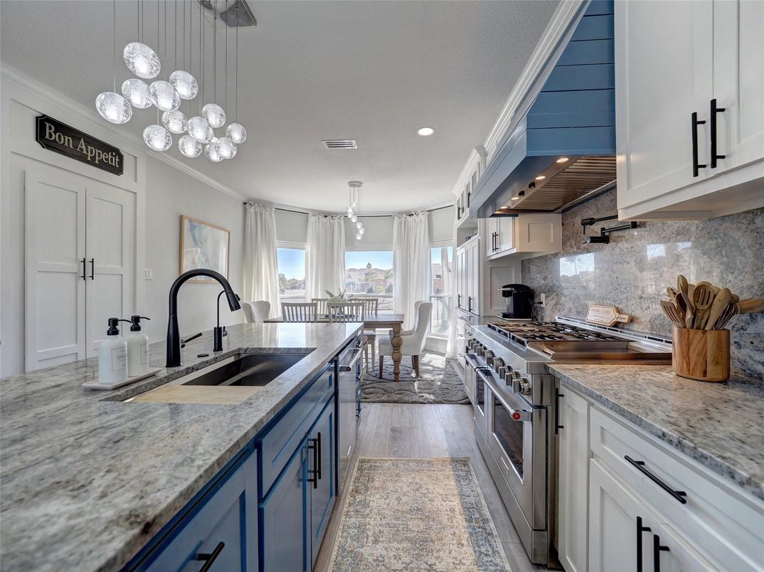 Dining room, Interior, Kitchen, Pendant Lights, Recessed Lighting, Stainless Steel Appliances, Wood Texture Flooring