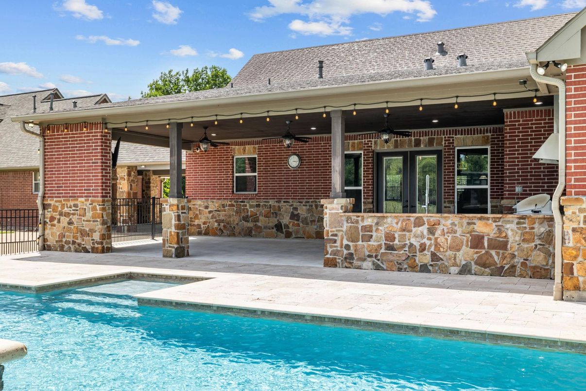 Exterior, Pool