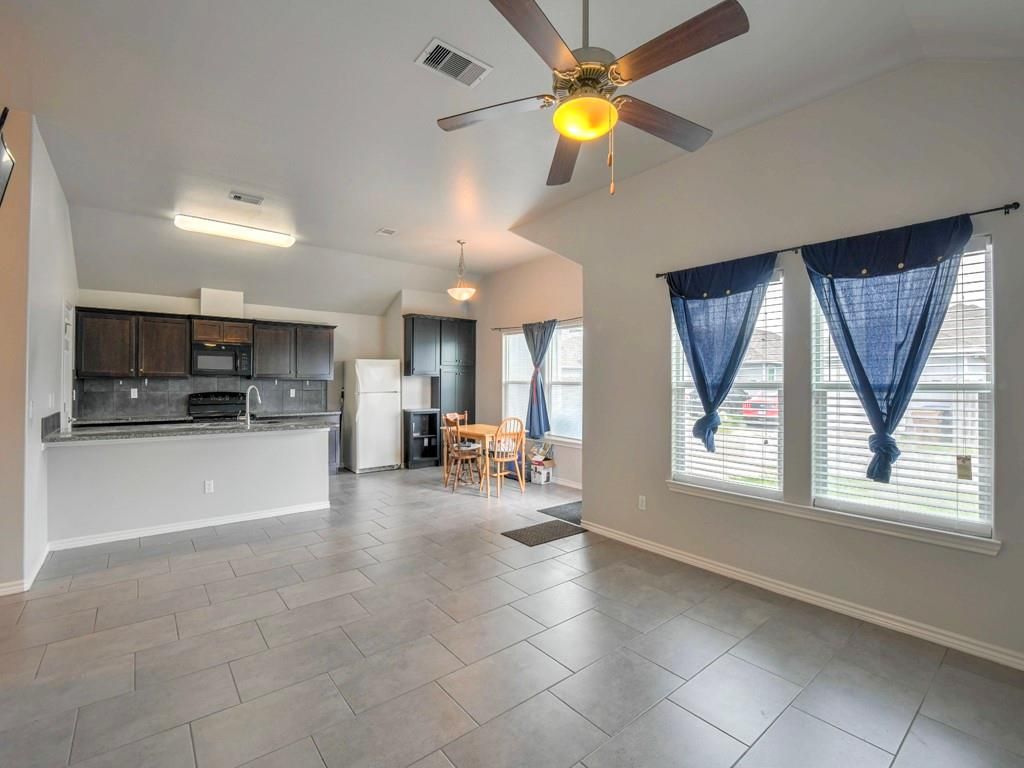 Chandelier, Dining room, Interior, Kitchen, Stainless Steel Appliances