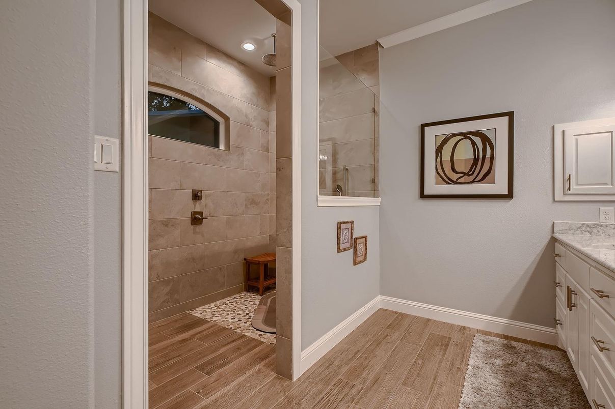Bathroom, Interior, Recessed Lighting, Wood Texture Flooring