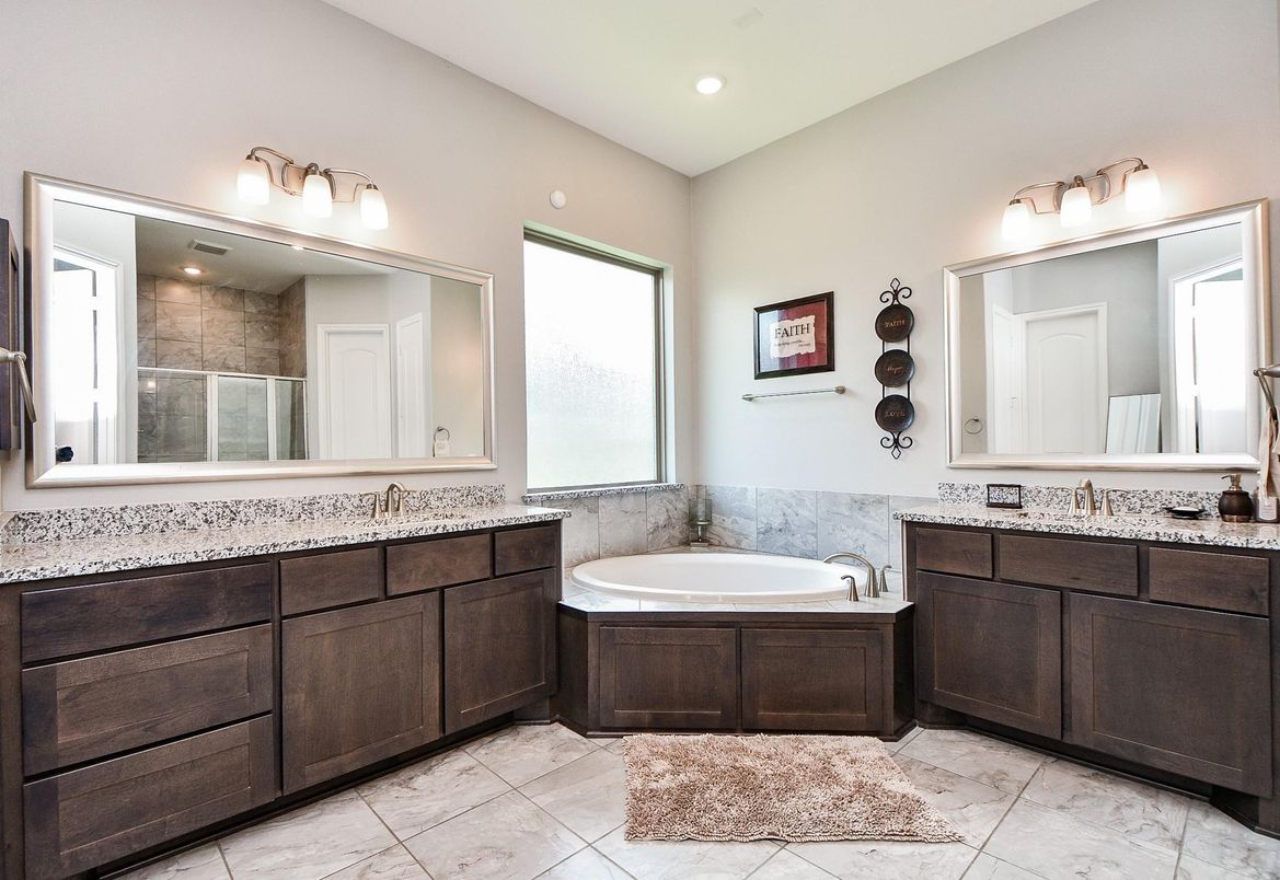 Bathroom, Dual Sink Vanities, Interior, Recessed Lighting