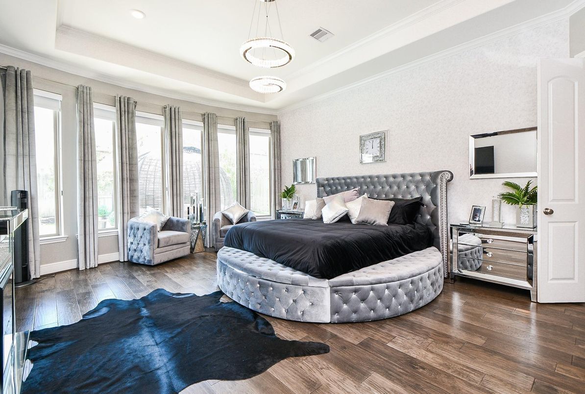 Bedroom, Interior, Pendant Lights, Recessed Lighting, Wood Texture Flooring