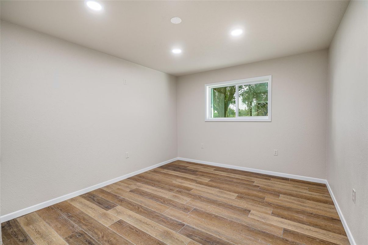Empty room, Interior, Recessed Lighting, Wood Texture Flooring