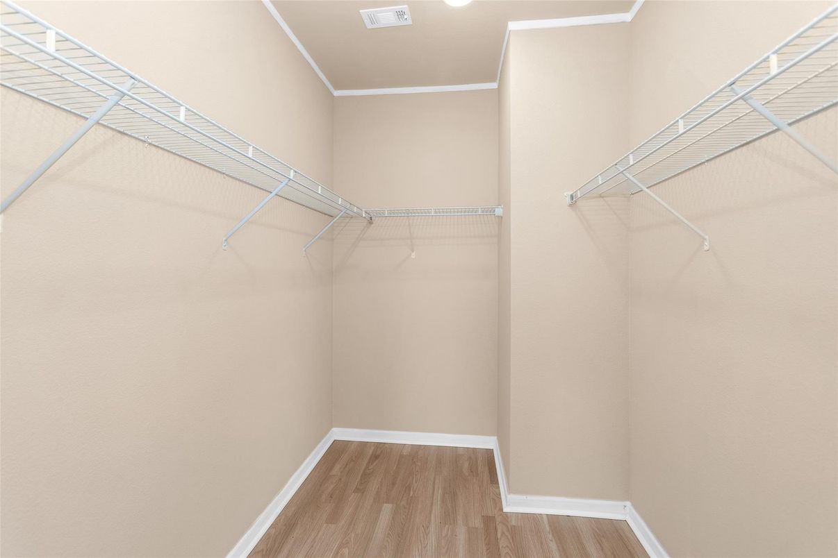 Interior, Walk-in Closets, Wood Texture Flooring