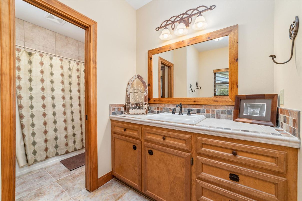 Bathroom, Interior, Tile Countertops